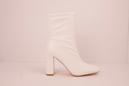 AMAIA-1 WHITE BOOTS